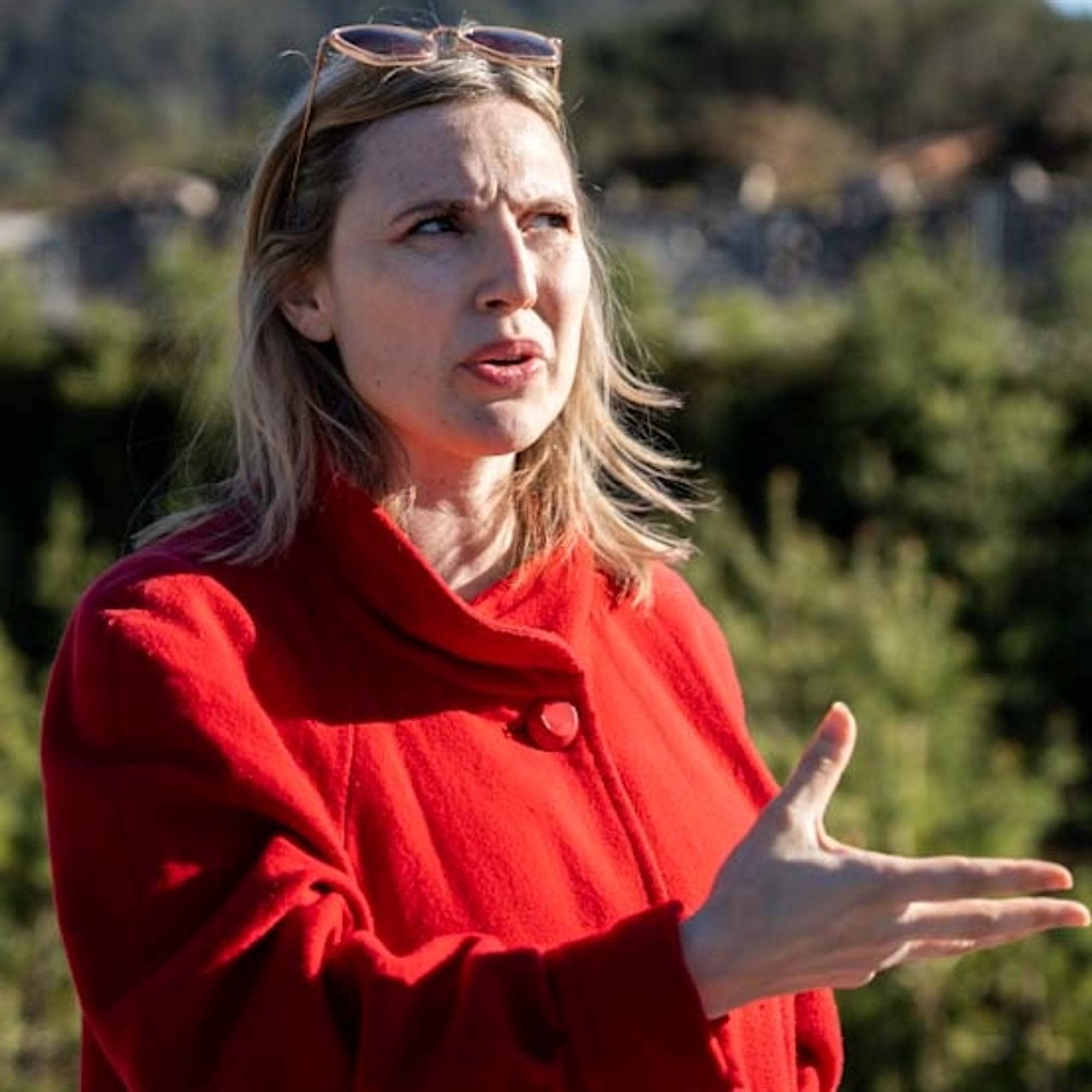 Sofie Marhaug ved datasentertomta ved Tonstad i Sirdal.