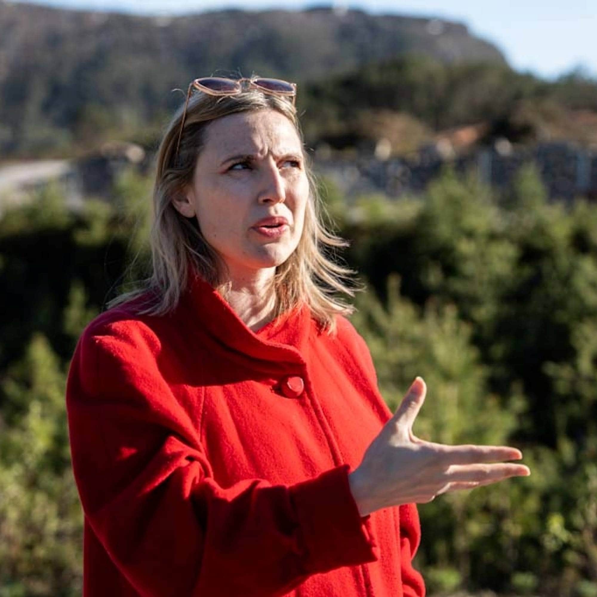 Sofie Marhaug ved datasentertomta ved Tonstad i Sirdal.