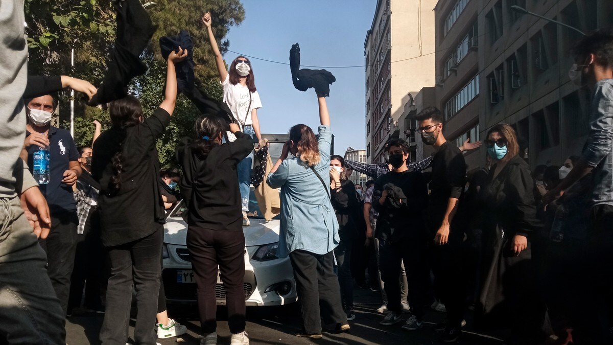 14.000 er arresterte: Første dødsstraff gitt etter demonstrasjonar