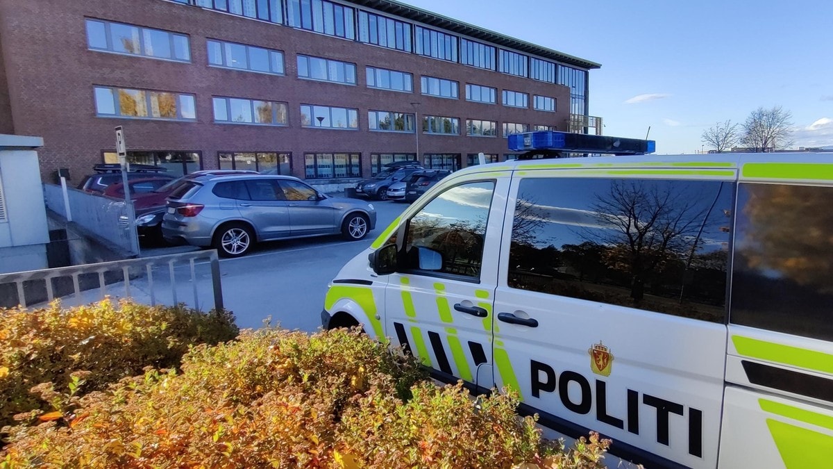 Stort våpenbeslag i Inderøy: Har brukt timevis på å bære ut våpen