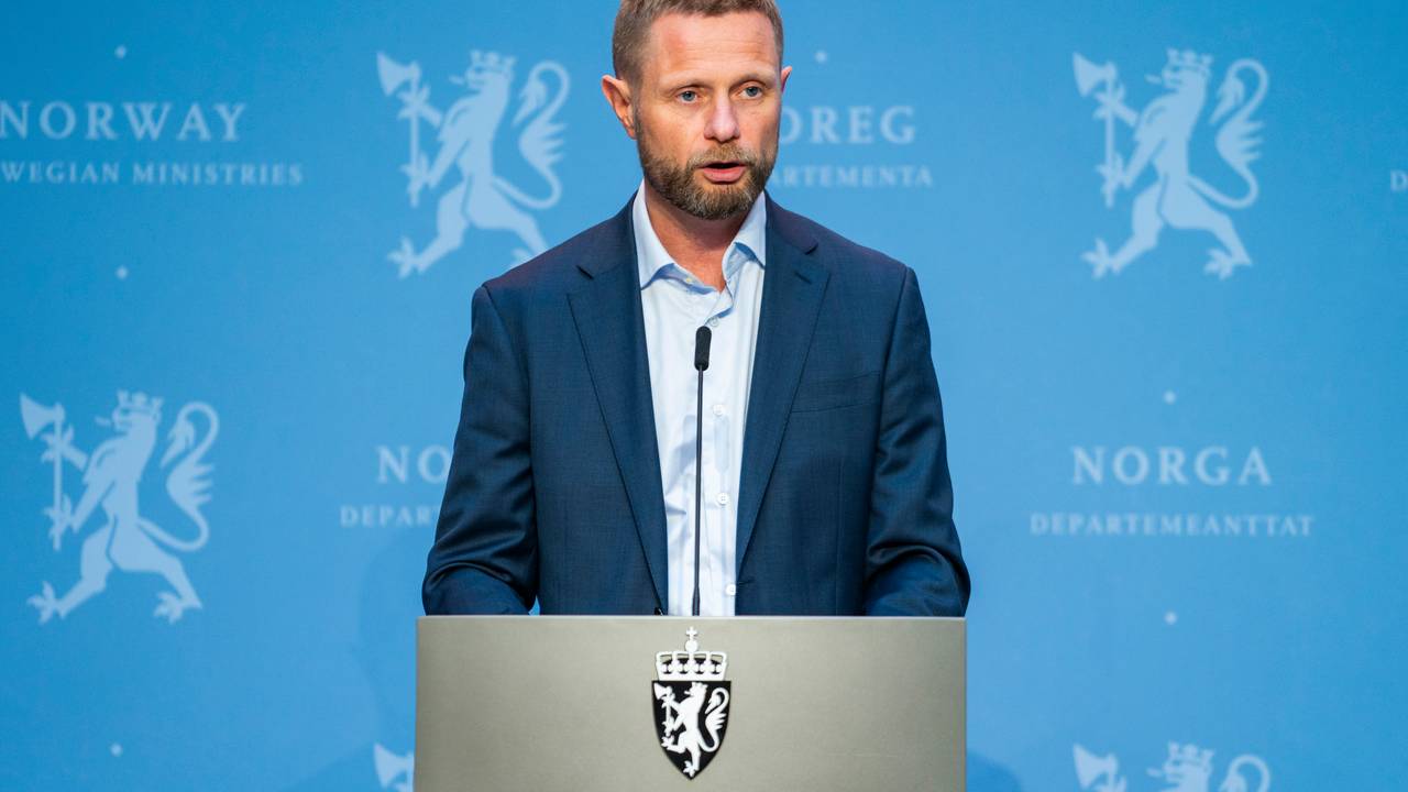 Bent Høie under pressekonferanse om utviklinga i koronapandemien.