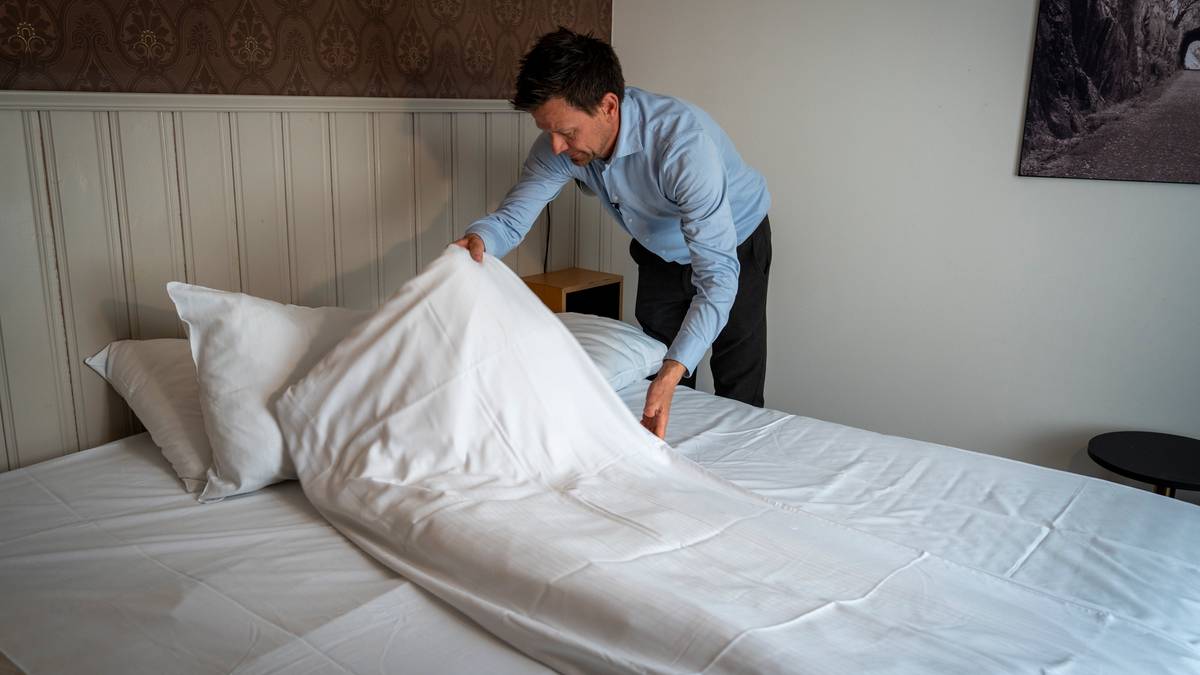 Hotellsjefen må vaske og rydde mens kollegaene streiker