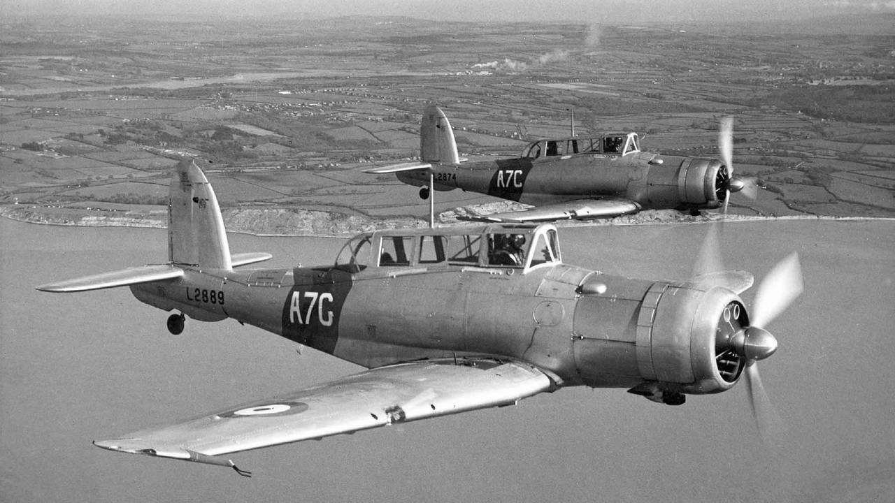 Blackburn B-24 Skua IIc L2889 & L2874 of 803 Sqn i Mai 1939.