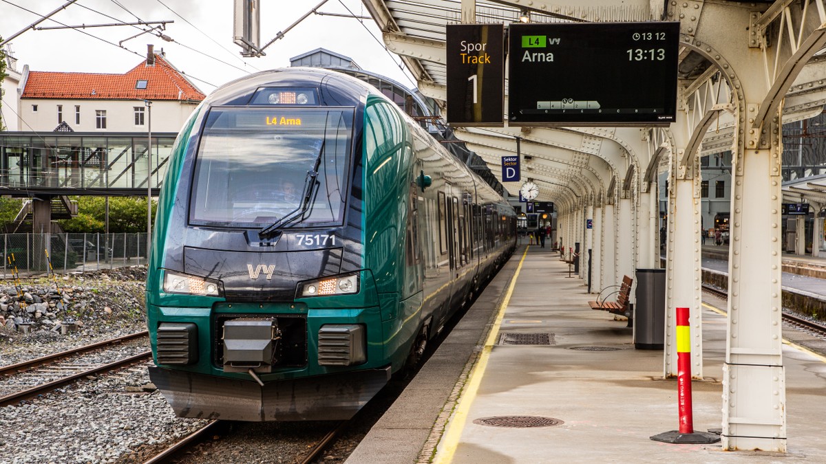 VY L4 Arna på Bergen stasjon FOTO: Simon Skjelvik Brandseth/NRK