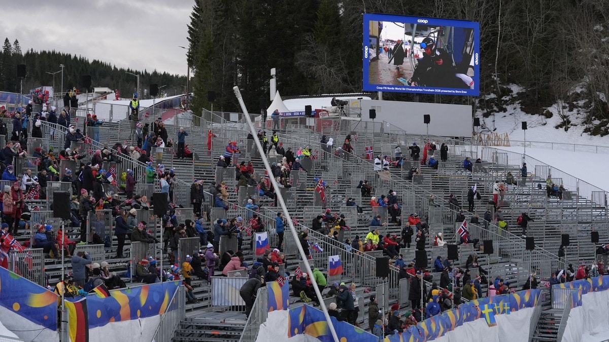 Hoppsjefen reagerer på glisne VM-tribuner: – Skuffende å se