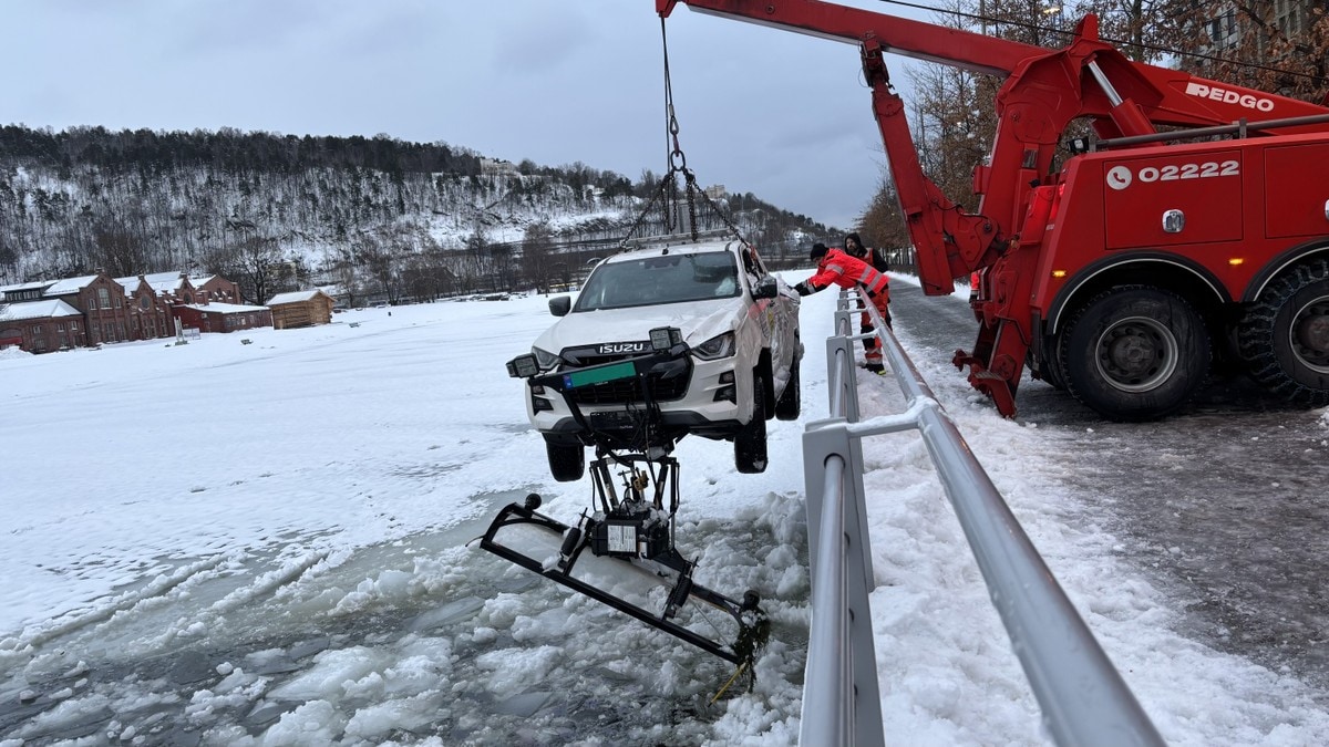 Gikk gjennom isen i Oslo: Her berges bilen