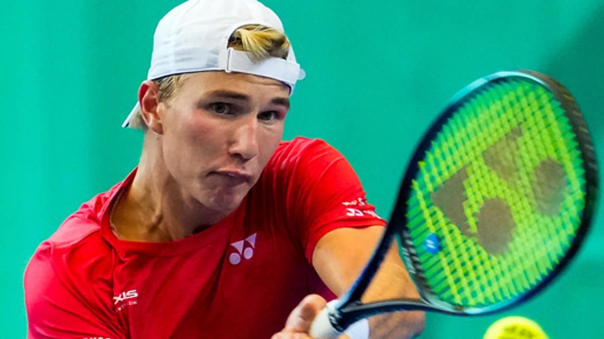 Treneren til norsk tennistalent reagerer: – Motstanderen slo en ball hardt i magen på Nicolai