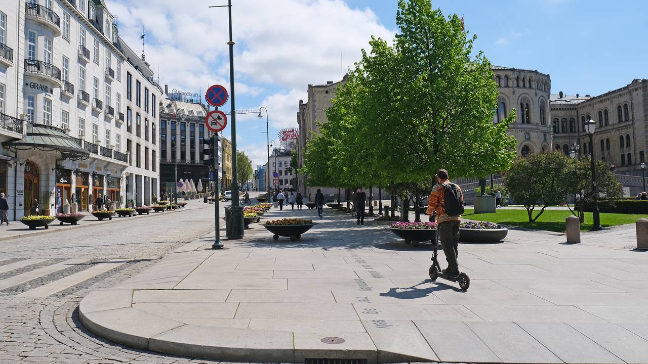 Stortinget og Karl Johan, mai 2021.