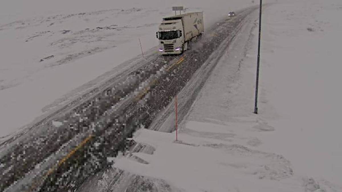 Snøskred, innstilte båtruter og flere trafikkulykker på E6