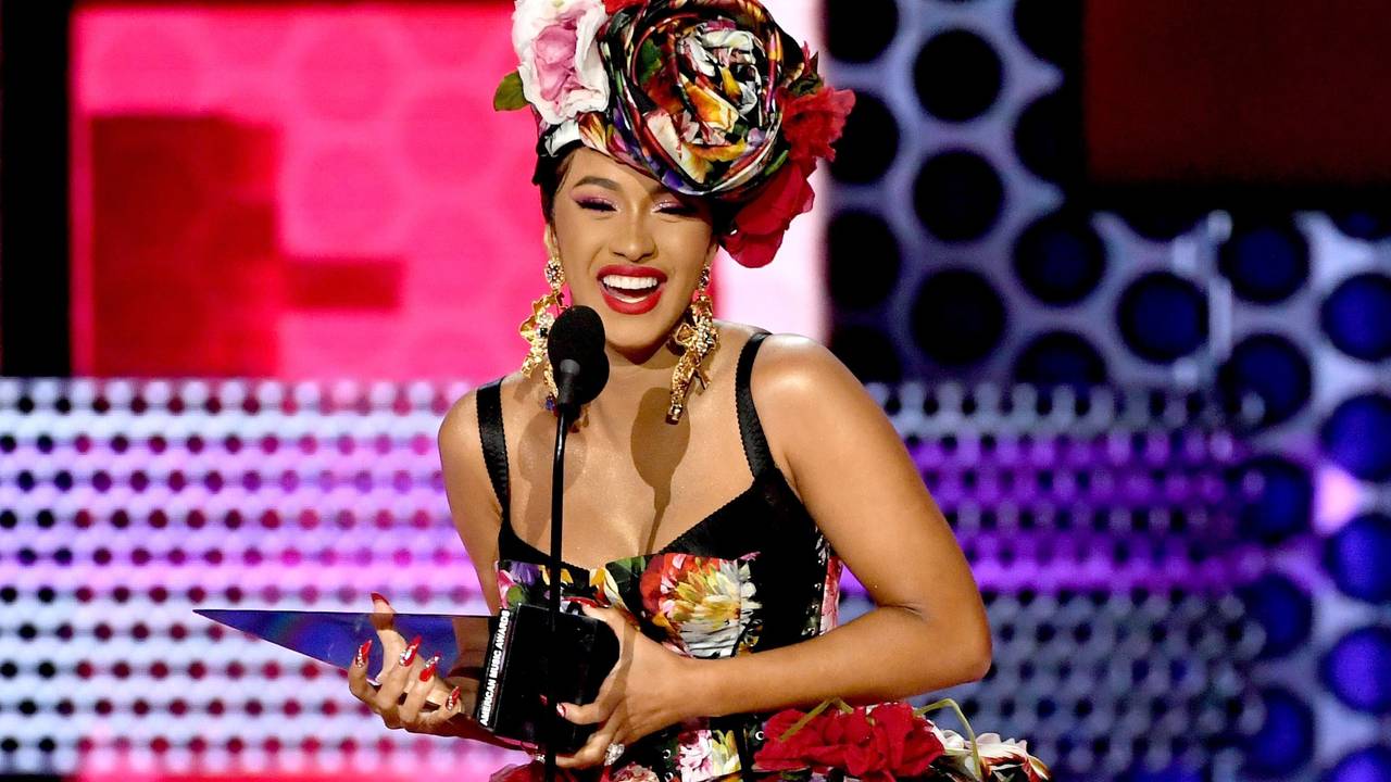 Cardi B mottar «Favorite Artist - Rap/Hip-Hop» under American Music Awards 2018.