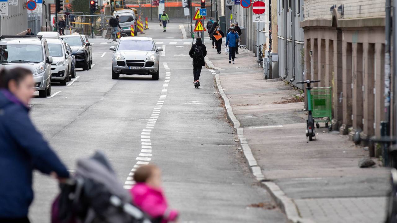 Elsparkesykkel i bruk på Grønland i Oslo