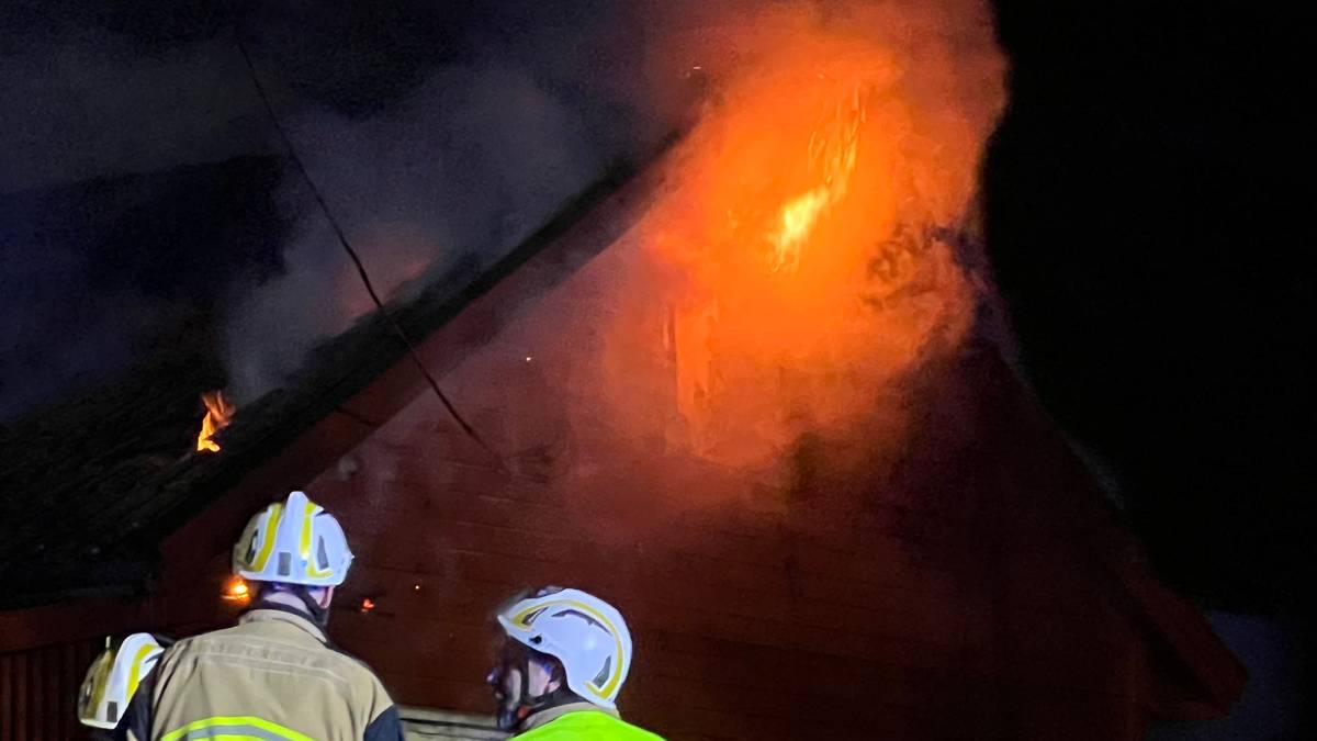 Kraftig brann i bolig i Horten – en person ikke gjort rede for