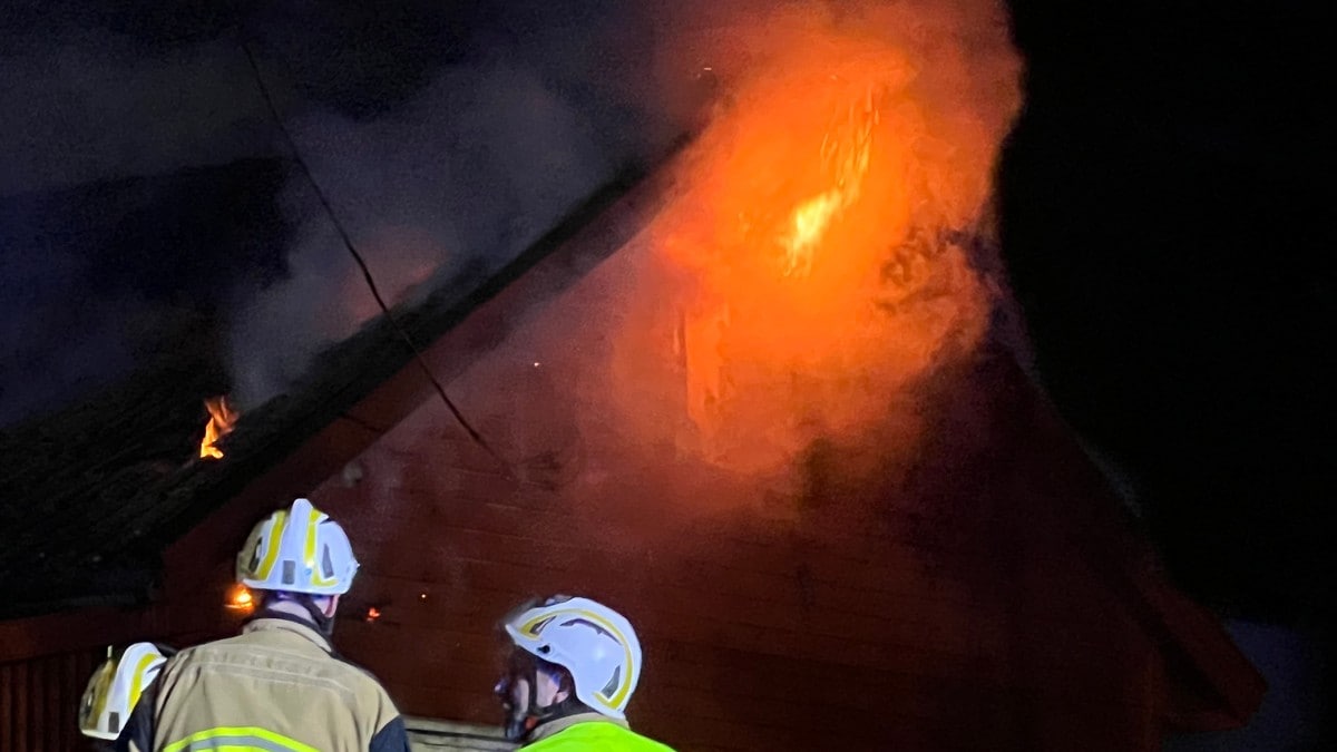Kraftig brann i bolig i Horten – en person ikke gjort rede for