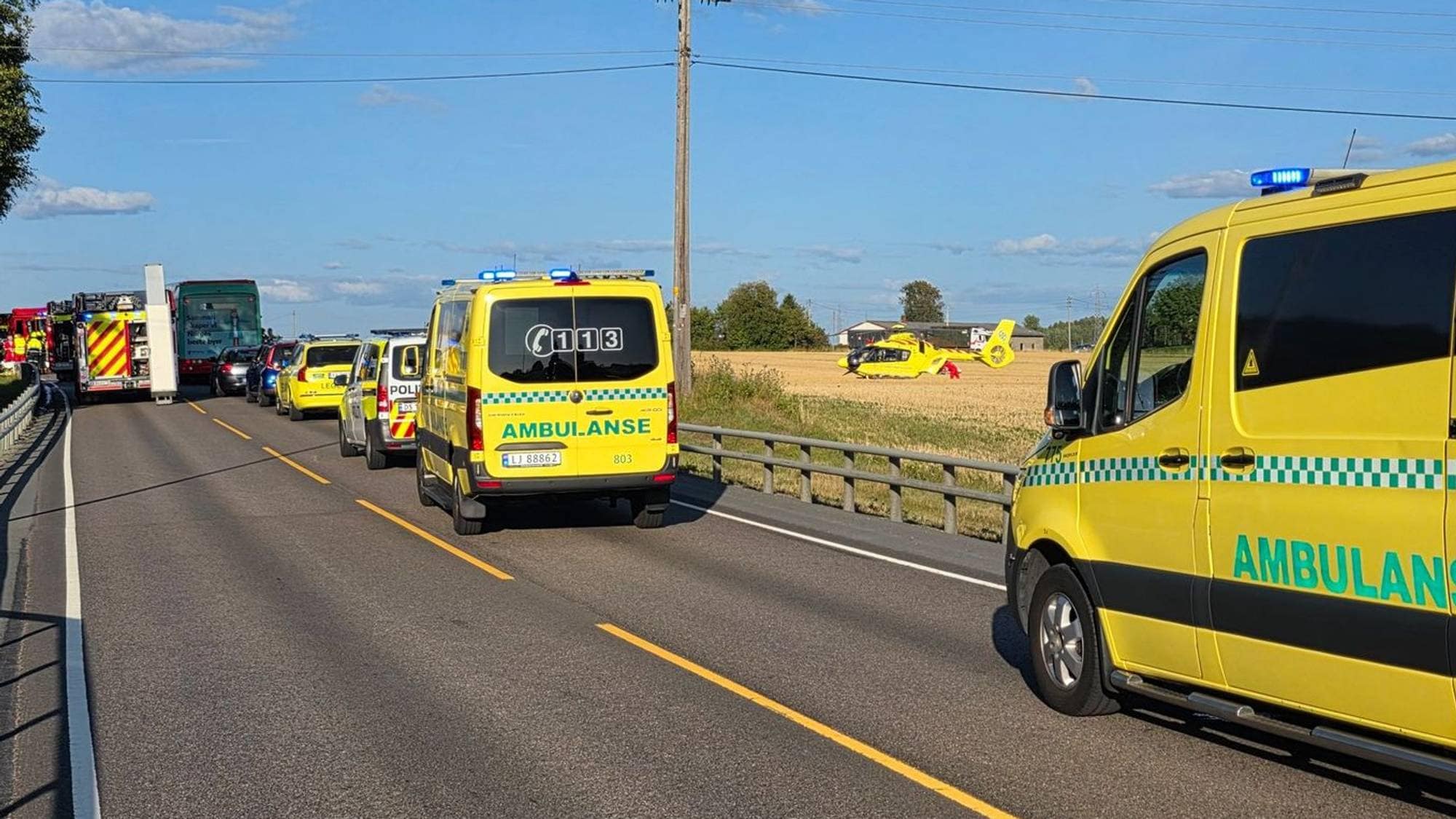 flere ambulanser på veien 