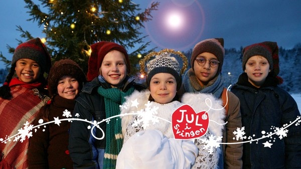 Det skjer mye i Svingen i desember, både vanlige juleforberedelser og mer uvanlige aktiviteter, ofte igangsatt av en barnslig pappa. Norsk julekalender.