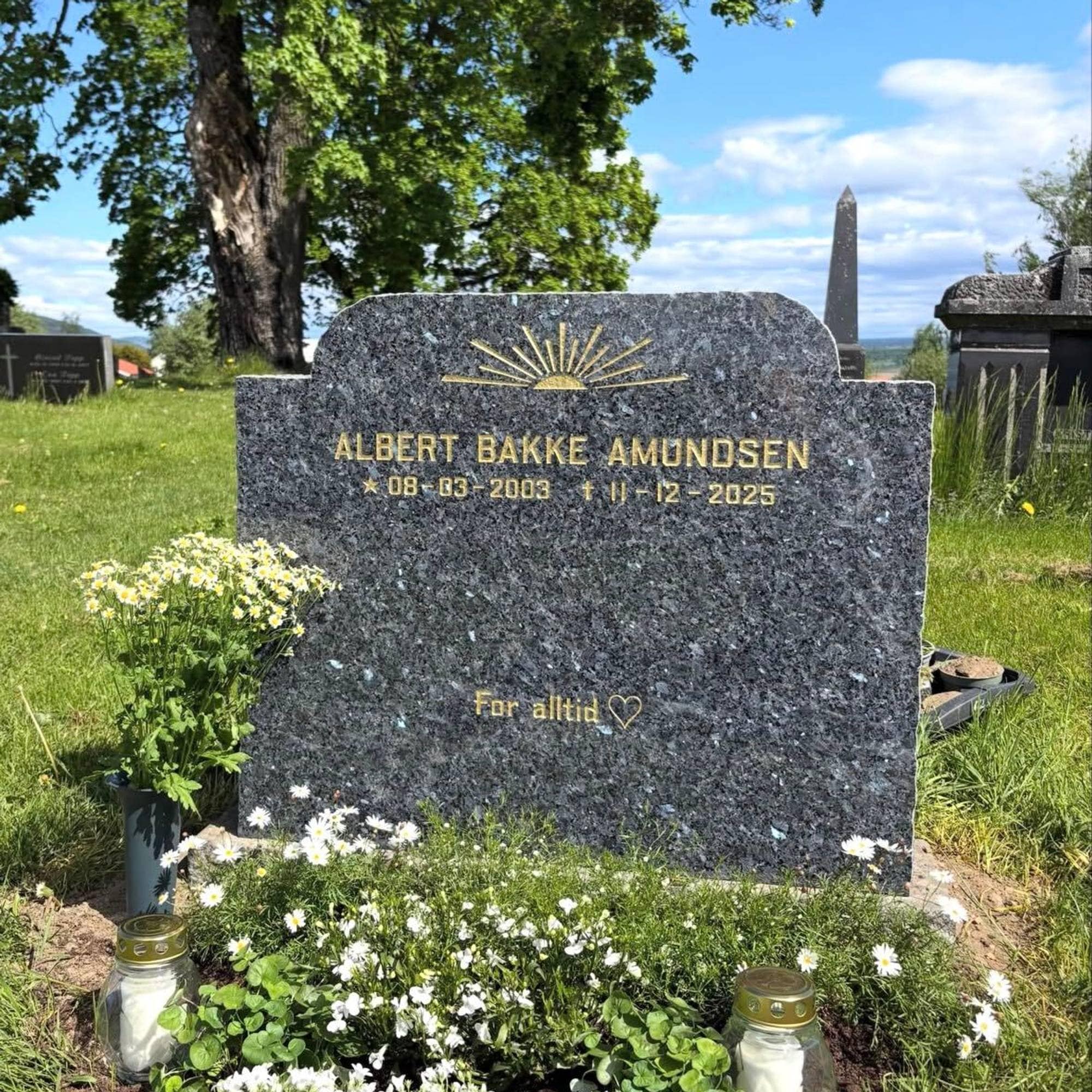 Gravsteinen til Albert Bakke Amundsen