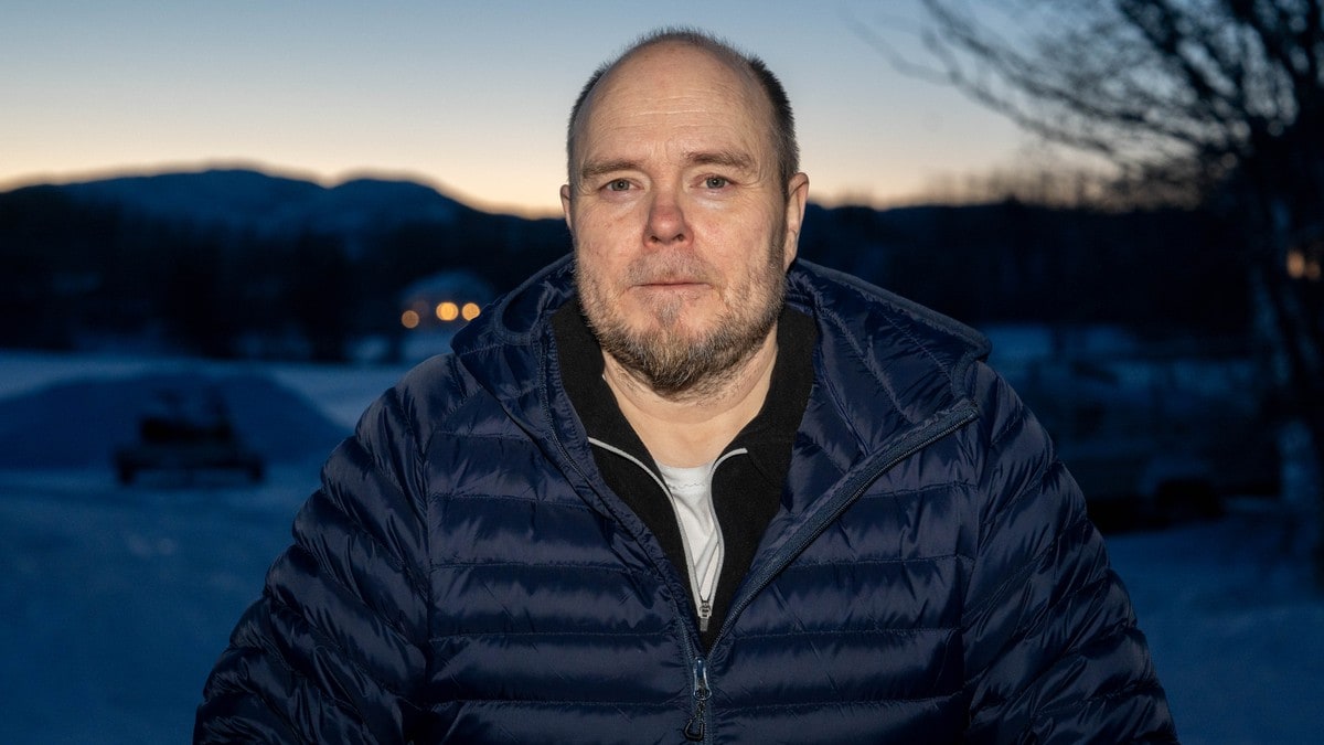 Pasienttaxi stoppet på fjellet: Gikk tom for strøm i -15 grader