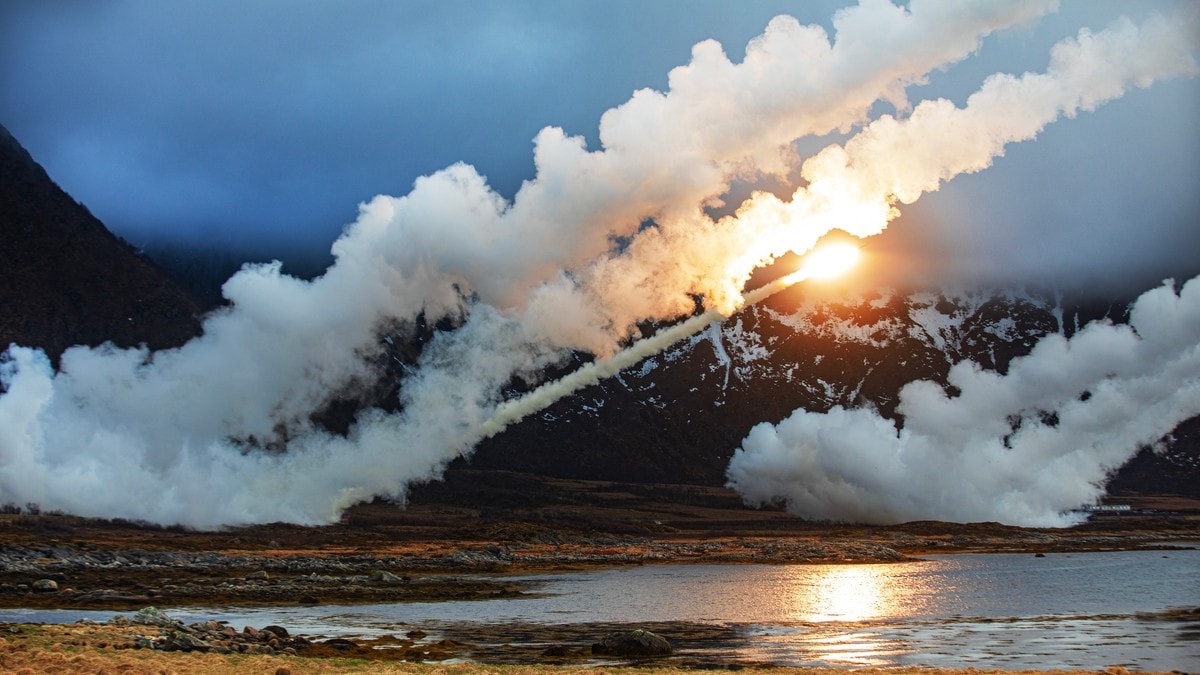 Forsvaret investerer milliarder i langtrekkende artilleri og ubåter