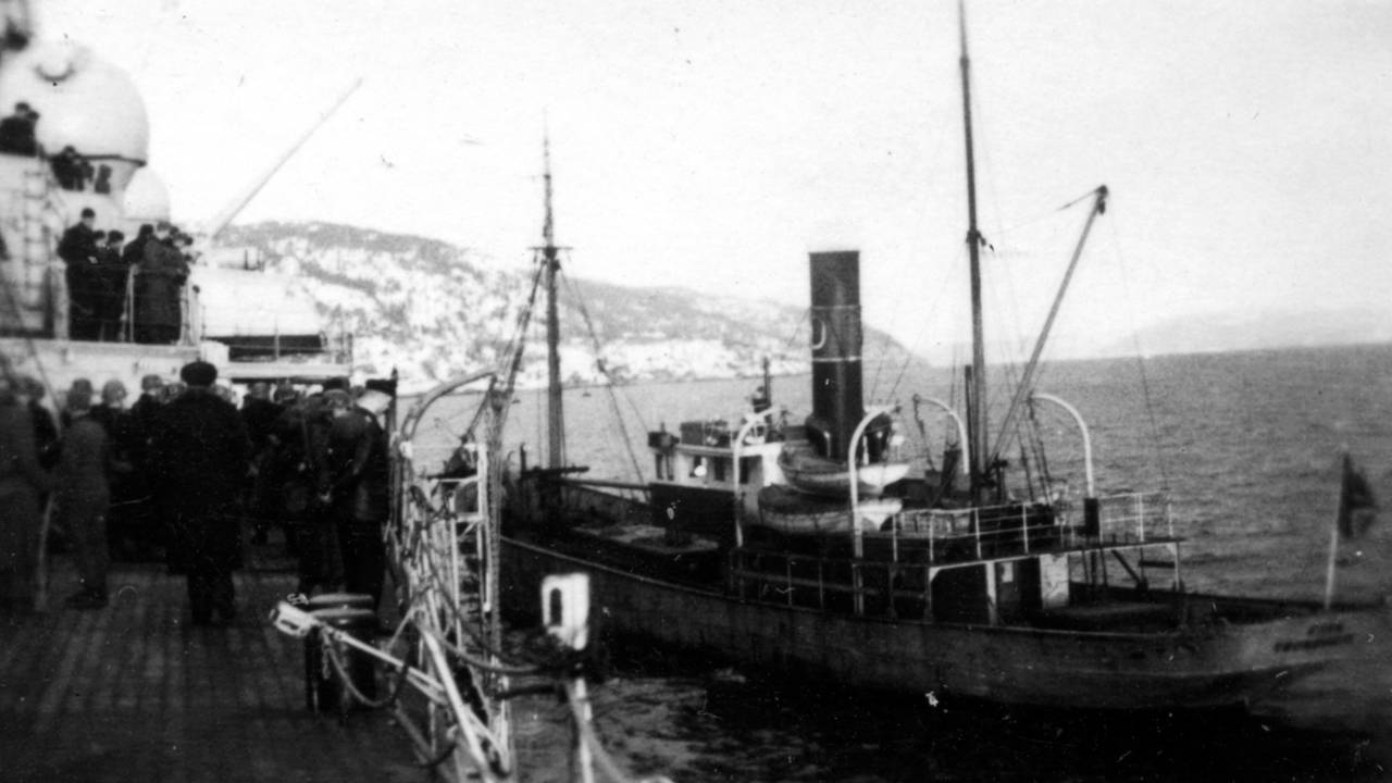 Tyske soldater går i land i Trondheim fra krigsskipet Admiral Hipper, 9. april 1940.