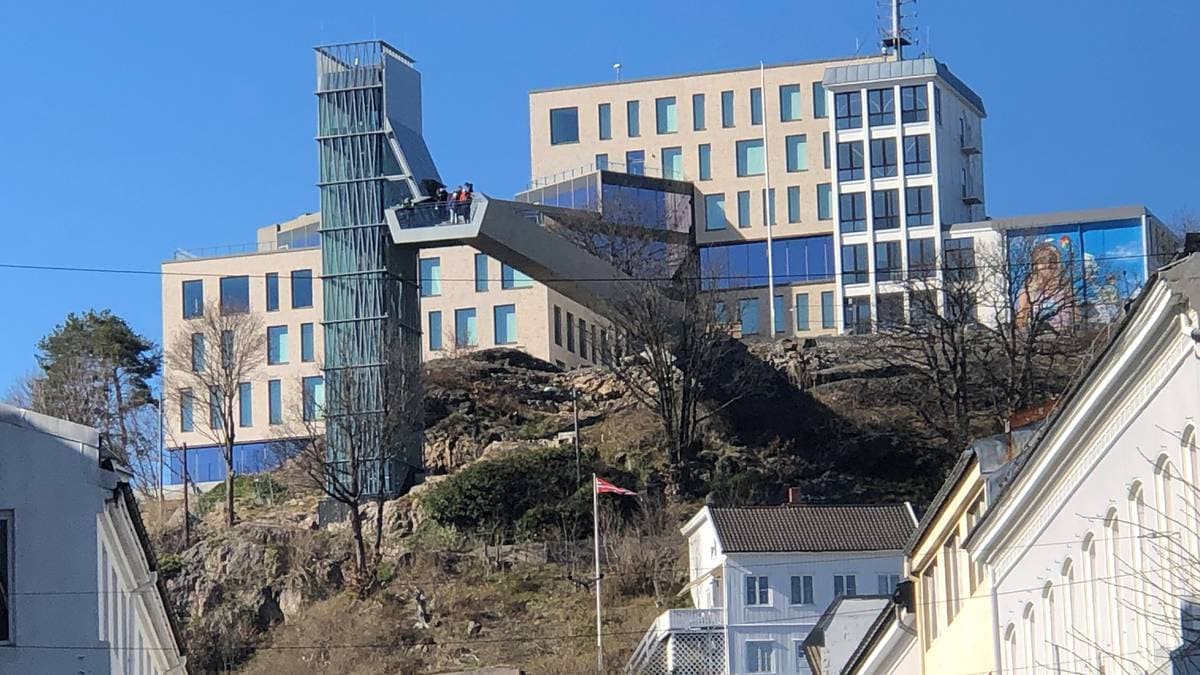 Kjøper bygg på Fløyheia