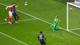 Vadim Ghirda / AP,NTB En fotballspiller i rød drakt blokkerer en spiller i mørkeblå drakt ved midtbanen. En keeper i grønn drakt dukker for en ball som er på vei mot mål. En annen spiller i mørkeblå drakt ser på situasjonen. (Bildebeskrivelsen er laget av en KI-tjeneste)