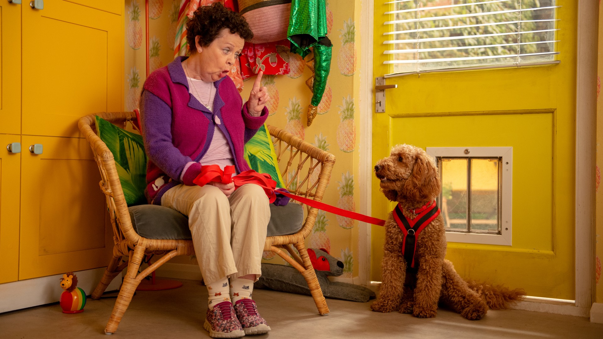 Игра говорящий бен 2. Собака из мультика. Включи говорящую собаку. Игрушки aurora корги. Собаки беседуют.