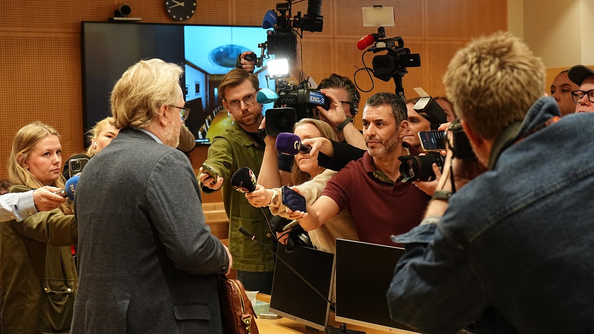 Høiby møter i retten for å be om fotlenke