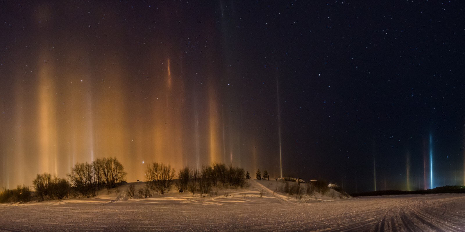 In the town of Karasjok in northern Norway, a spectacular show of light an color painted the night sky yesterday. 