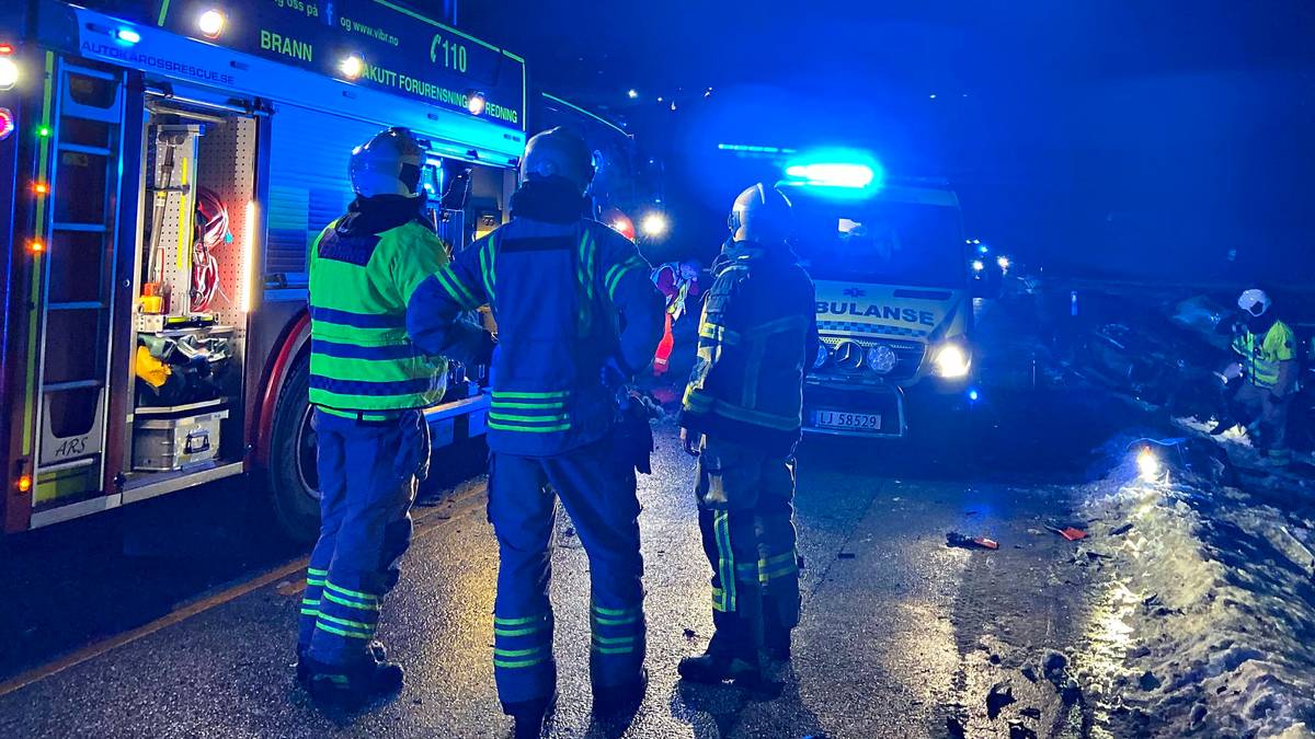 Picked up by air ambulance after an accident between truck and car – NRK Vestfold and Telemark – Local news, TV and radio