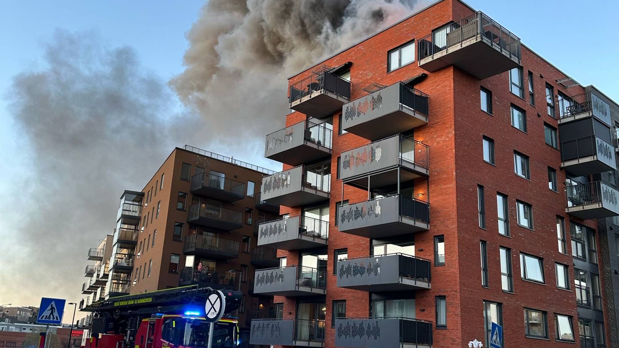 brann-i-boligblokk-p-l-renskog-stor-oslo
