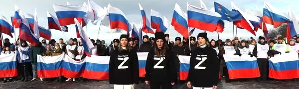 Komiteen for ungdomspolitikk i Murmansk fylke arrangerte en demonstrasjon til støtte for krigen og Putin. De samlet en mindre gruppe soldater, ungdommer og andre til markering av sin støtte av russiske soldater krig mot nazismen ...