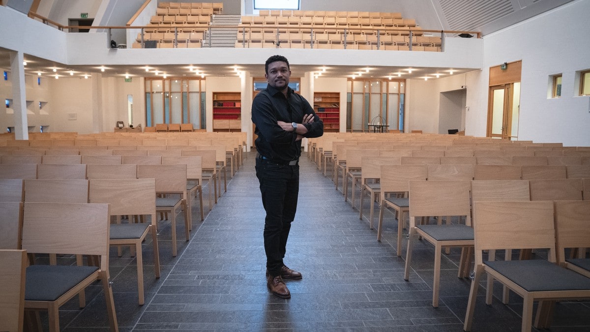Politiet kan hente ut folk fr&aring; kyrkjeasyl med makt: &ndash; Trist at det blei slik