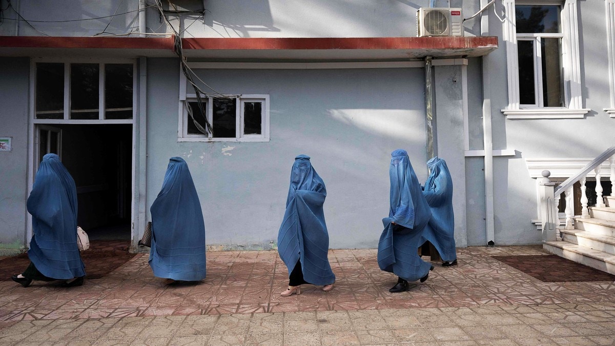 Ber Taliban om å fjerne lover som begrenser kvinners frihet
