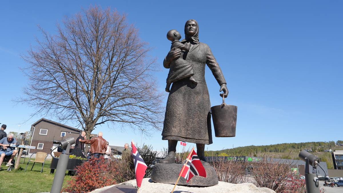 Arvingar kappa ned statue – no er «kjerringa» tilbake på plass