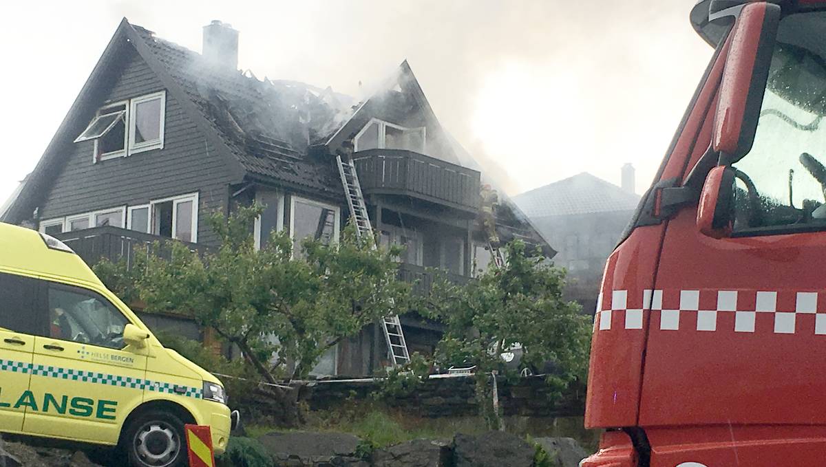 Sjekker Nytt Hus Etter Lynnedslag Nrk Vestland 