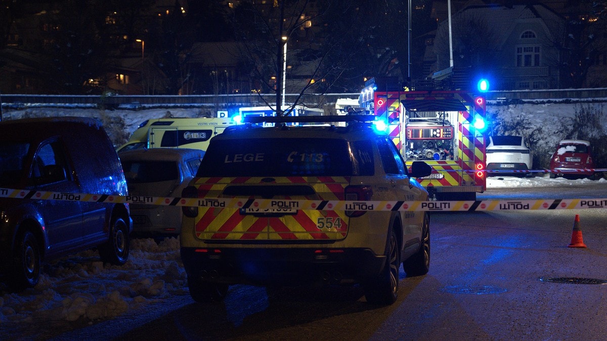 Bil kjørte inn i trafo i Drammen: Livreddende førstehjelp utføres