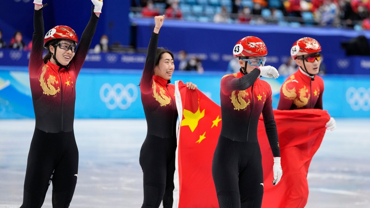 Kortbaneskøyteløperne sikret Kinas første gull i Beijing-OL