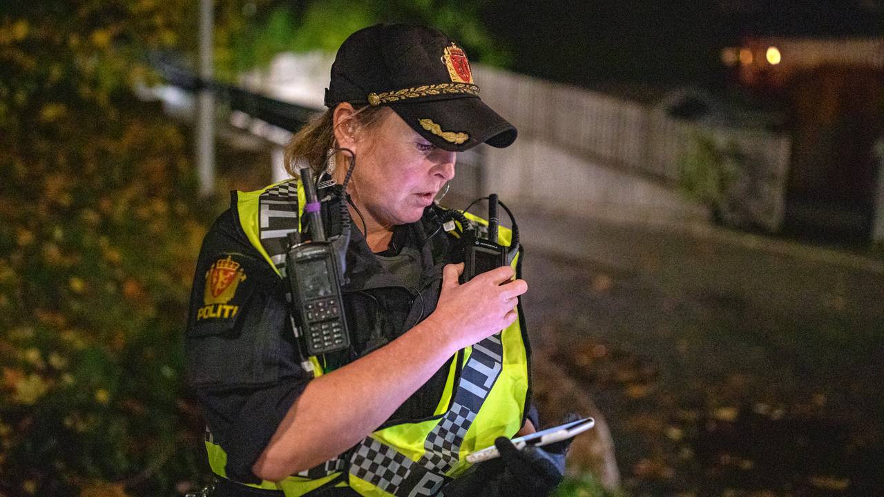 Hilde ved t-banen, snakkar i samband