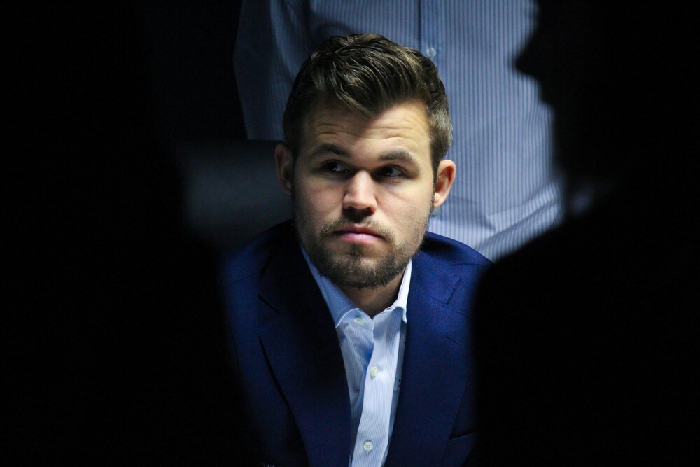 «Den psykologiske gåten» plagar Magnus Carlsen i VM-starten: – Eg har eigentleg gitt opp