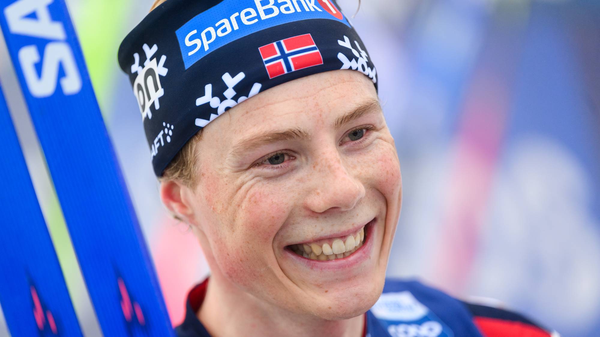 Hedegart smiler