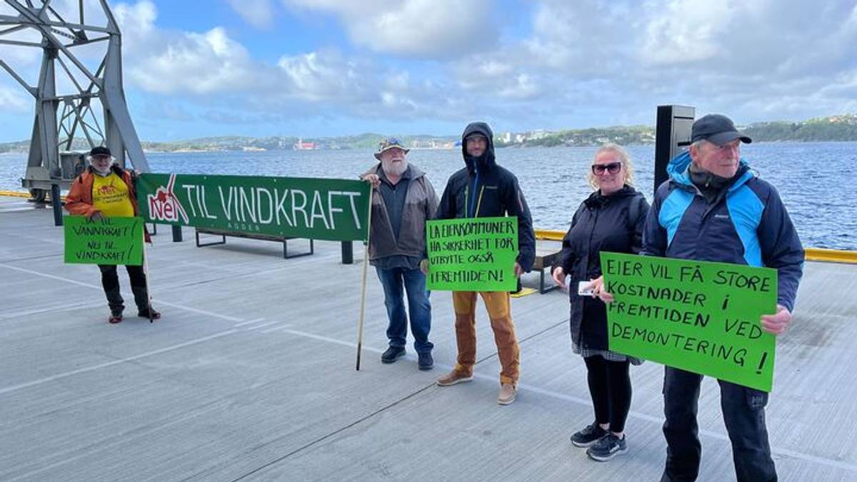 Demonstrerte før eiermøte