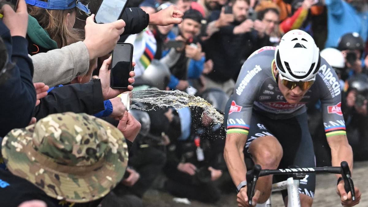 Paris-Roubaix-vinneren rystet etter flaskekasting: – Det er drapsforsøk