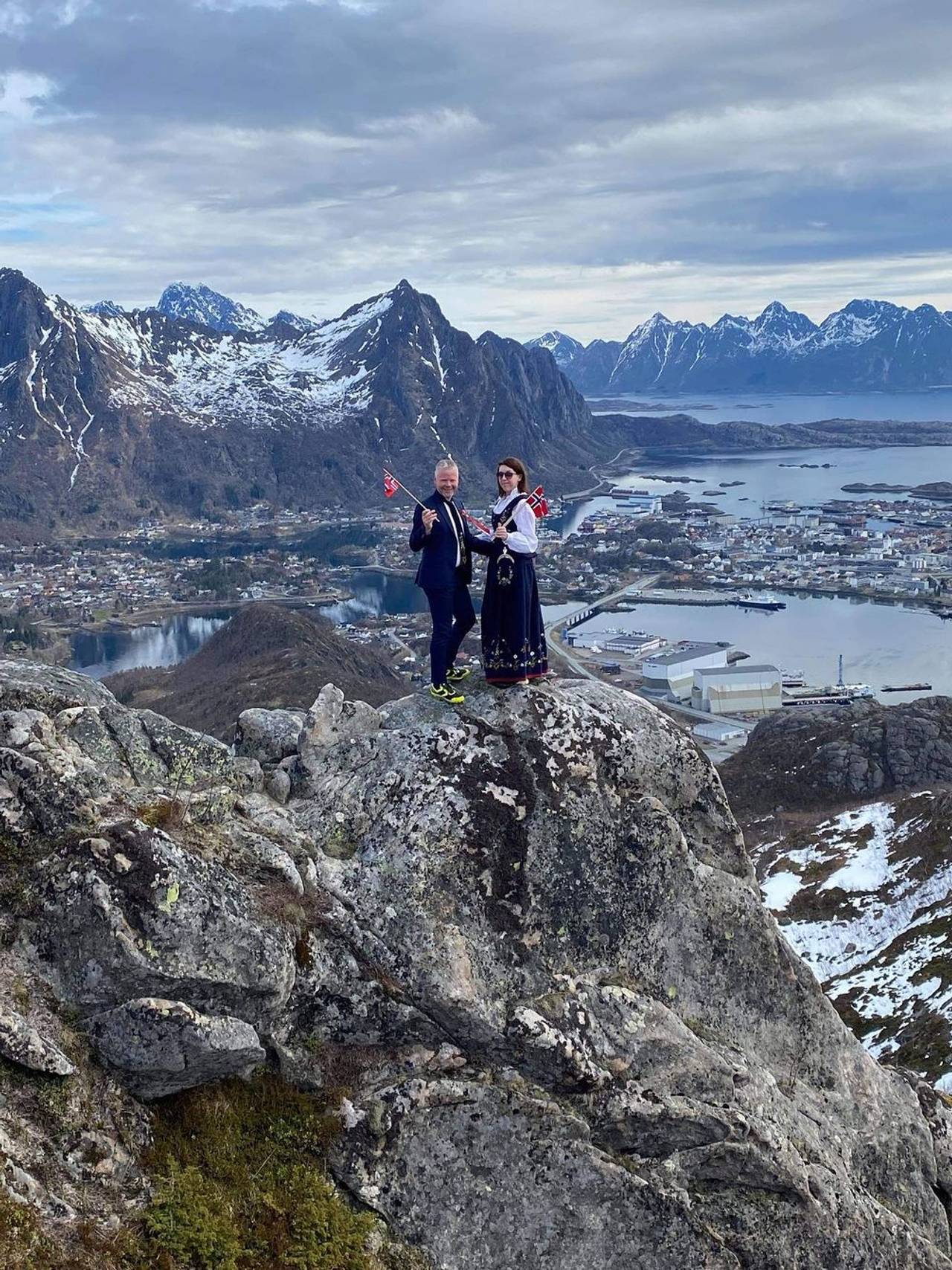 17. mai på Tjeldbergtind